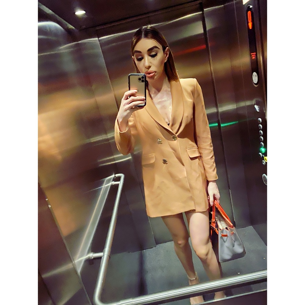 Meet your Posher, Alexia